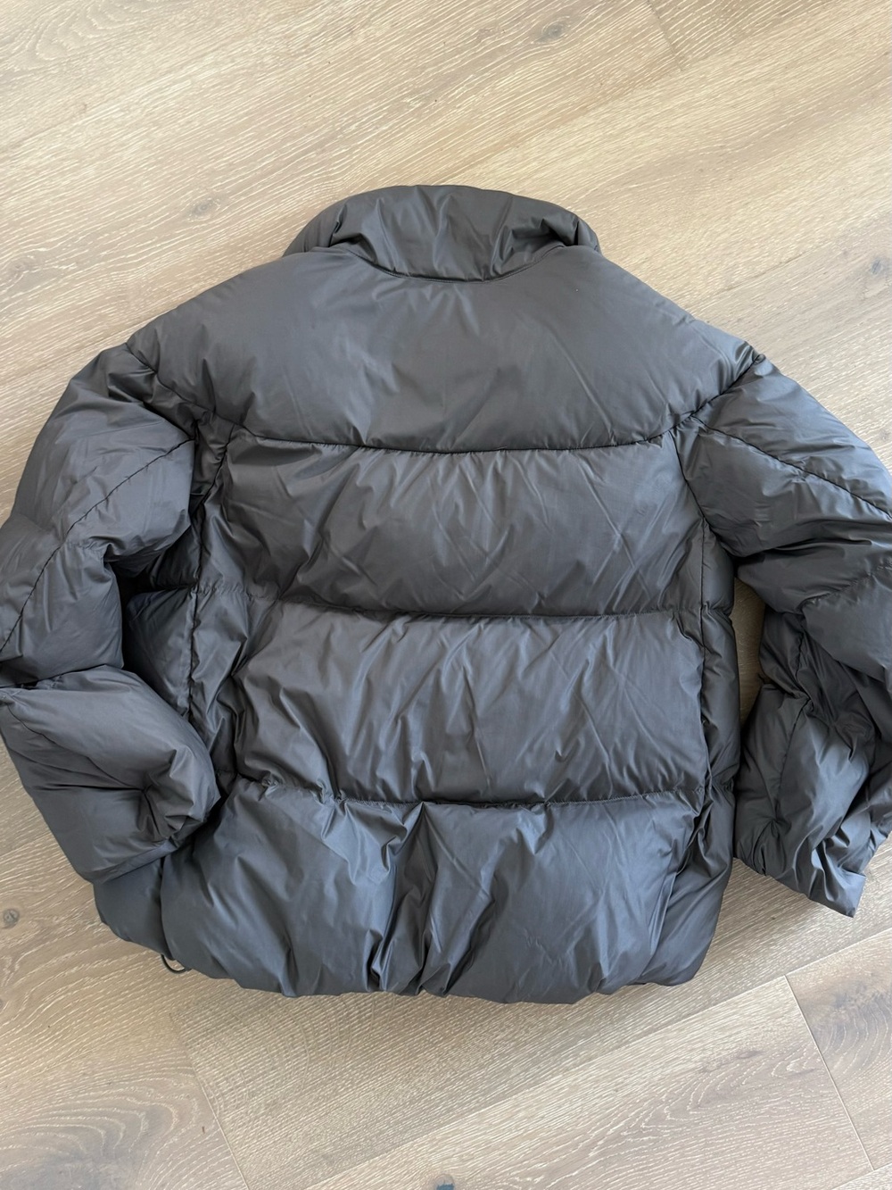 Uniqlo Women’s Gray Puffer Jacket - size S. Draw string bottom. Nano Design - Picture 3 of 4